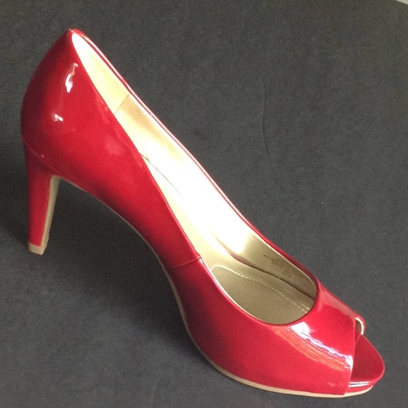⭕️ Bandolina - Glossy Red 'Rainaa' Open Toe Pumps - Picture 3 of 8